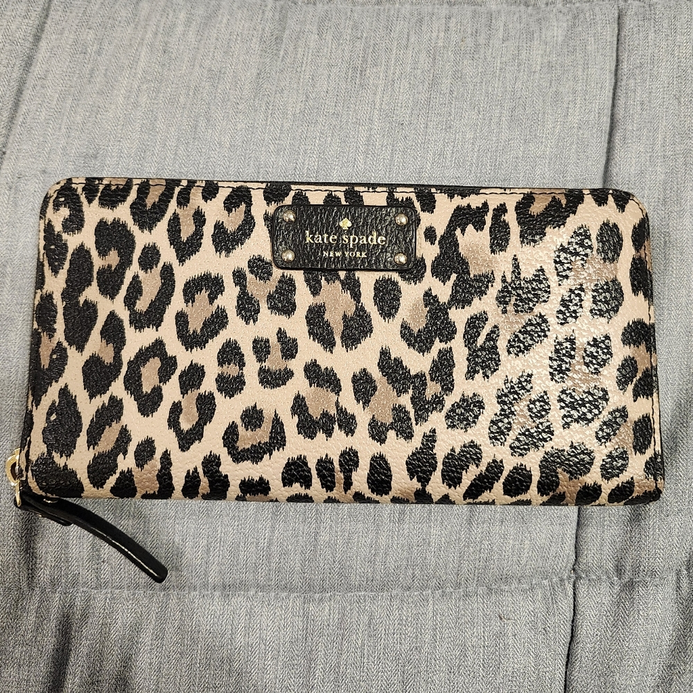 Kate Spade Leather Leopard Cheetah Print Wallet With Zipper Closure
